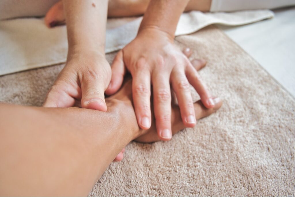 Tui na therapeutic massage
